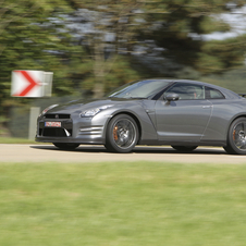 2013 Nissan GT-R Gets Power Boost, Better Suspension and Optional Ceramic Brakes