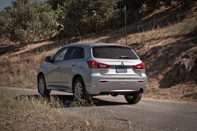 Mitsubishi Outlander Sport ES 2WD