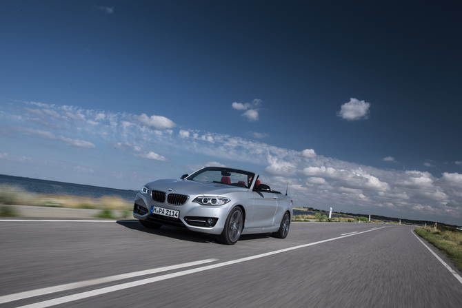 BMW Série 2 Cabriolet (consommation de carburant en cycle mixte : de 4,4 l à 8,5l/100 km