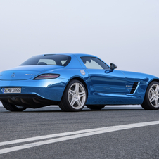 Mercedes-Benz apresenta SLS AMG Coupé Electric Drive