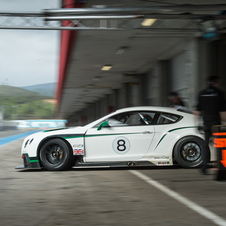 O carro vai competir em corridas de GT3 na próxima temporada