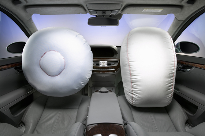 In 1987 Mercedes introduced the passenger airbag