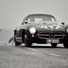 A marca vai competir tanto com uma versão de corrida do 300SL como com uma versão de estrada do mesmo carro