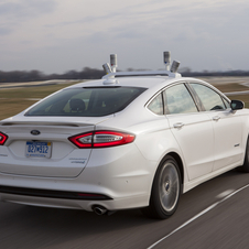 O carro inclui quatro sensores LiDAR com emissão de luz infra-vermelha