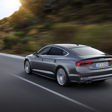 Os clientes vão poder escolher entre dois motores TFSI e três TDI para o seu novo Audi A5 Sportback, com uma potência que varia entre 190 e 286cv