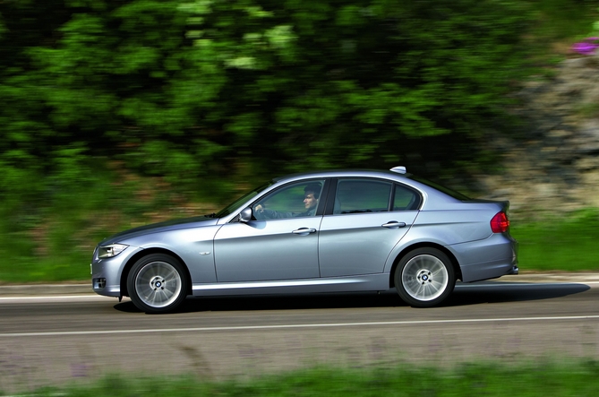 BMW 320d Lifestyle (E90) LCI