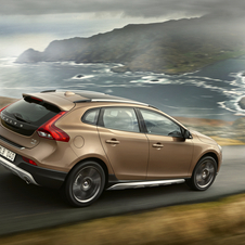 Volvo Lance La V40 Cross Country à Paris