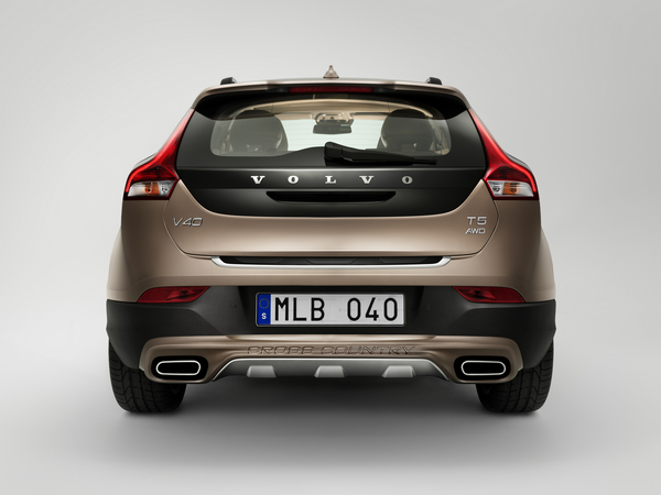 Volvo V40 Cross Country premiers in Paris