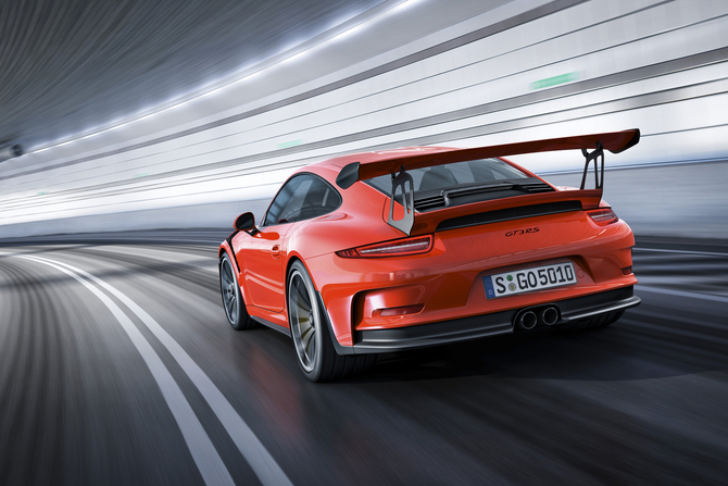 Building the new 911 GT3 RS, Porsche introduced innovations to reduce vehicle weight