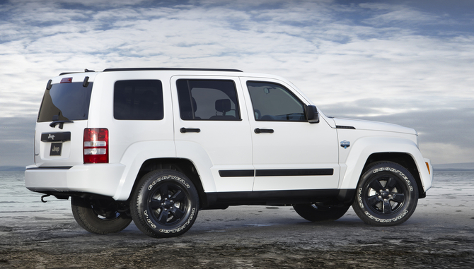 Jeep Wrangler and Liberty Arctic Editions Add Winter-Themed Exterior and Interior