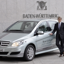 Minister President Kretschmann will drive the B-Class F-Cell as his official car