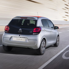 La nouvelle CITROËN C1 conserve des dimensions compactes (L 3,46 m / l 1,62 m / H 1,45 m), en 3 portes comme en 5 portes.