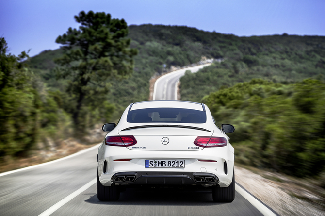 The most powerful C63 S AMG Coupé version  can reach 100km/h in 3.9 seconds, 0.4 seconds less than its predecessor