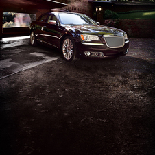 Chrysler's New Flagship: the 300 Luxury Series Sedan Chrysler's New Flagship: the 300 Luxury Series Sedan