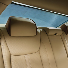 Chrysler's New Flagship: the 300 Luxury Series Sedan Chrysler's New Flagship: the 300 Luxury Series Sedan