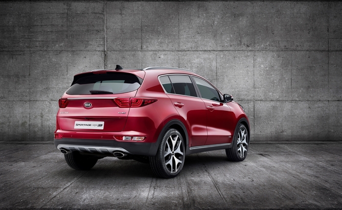 Despite maintaining a traditional SUV image, the new Sportage has a slightly more raked profile