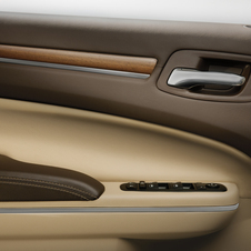 Chrysler's New Flagship: the 300 Luxury Series Sedan Chrysler's New Flagship: the 300 Luxury Series Sedan