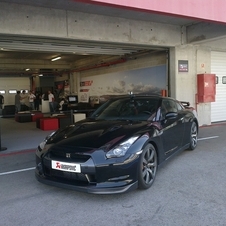 Como preparação, a Nissan Iberia - Portugal e a Sony Portugal ofereceram um curso de condução num Nissan GT-R aos três pilotos