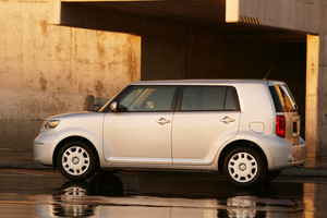 Scion xB 5-Door Wagon 4-Spd AT