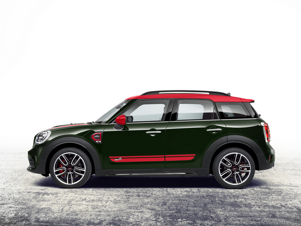 O SUV desportivo consegue sprintar de 0 aos 100km/h em 6.5 seconds, 0.8 mais rápido que o Cooper S Countryman ALL