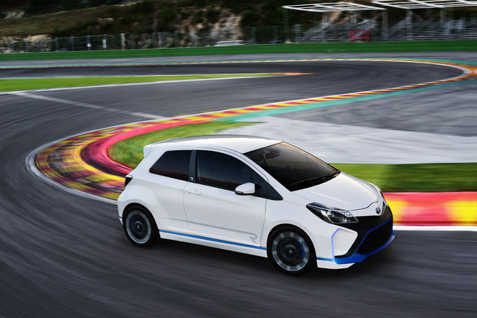 Toyota Yaris Hybrid-R