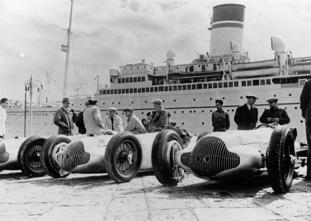 The drivers were Hermann Lang, Caracciola, Christian Kautz, Manfred von Brauchitsch, Richard Seaman and Goffredo Zehender