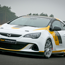 Opel regressa à competição com Adam e Astra OPC