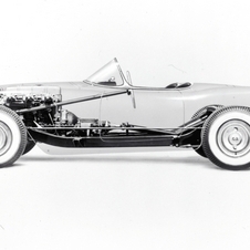 Chevrolet took a few years to begin racing the Corvette