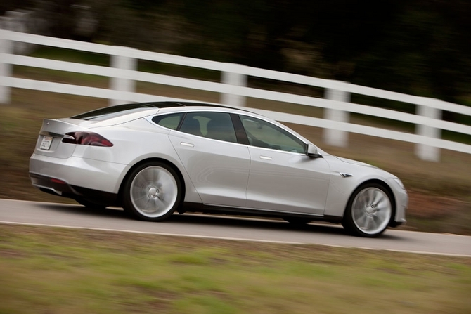 Tesla Model S Open for Orders and Customization