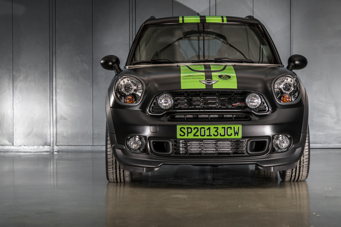 A potência continua a vir do motor JCW de 218cv