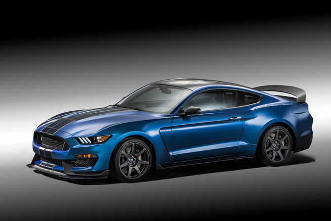 The Shelby Mustang GT350R is powered by a 5.2 liter V8, Ford's most powerfull naturally aspirated engine ever