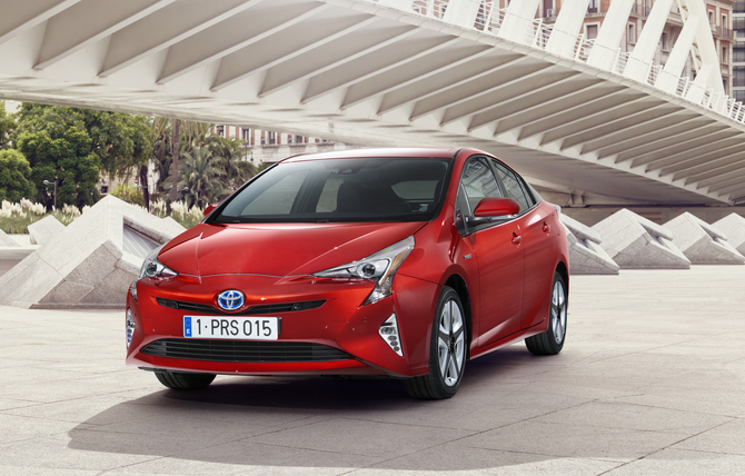 Toyota has clearly been inspired by the fuel cell model Mirai, to create the new Prius design