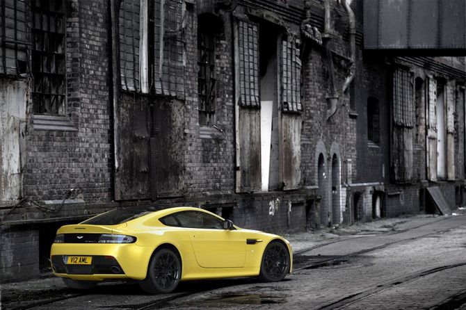 Aston Martin V12 Vantage S