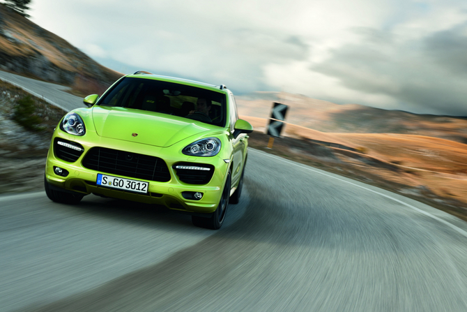 Porsche Cayenne GTS Front