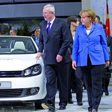 A Volkswagen apresentou uma versão do e-Golf à Chanceler alemã Angela Merkel no ano passado