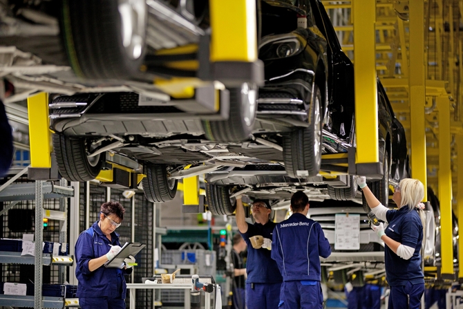Mercedes On Track to be #1 Premium Auto Brand by 2020 Mercedes On Track to be #1 Premium Auto Brand by 2020