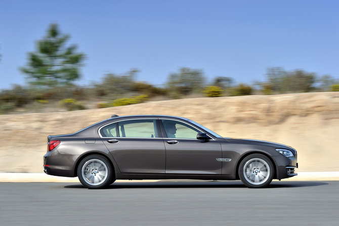 Le vaisseau amiral de la flotte BMW est synonyme à la fois d’élégance sportive, de moteurs veloutés et de confort somptueux.