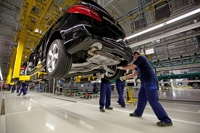 Mercedes On Track to be #1 Premium Auto Brand by 2020 Mercedes On Track to be #1 Premium Auto Brand by 2020