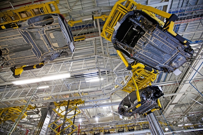 Mercedes On Track to be #1 Premium Auto Brand by 2020 Mercedes On Track to be #1 Premium Auto Brand by 2020