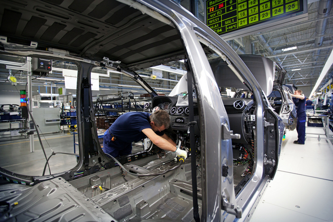 Mercedes On Track to be #1 Premium Auto Brand by 2020 Mercedes On Track to be #1 Premium Auto Brand by 2020