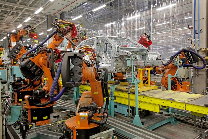 Mercedes On Track to be #1 Premium Auto Brand by 2020 Mercedes On Track to be #1 Premium Auto Brand by 2020