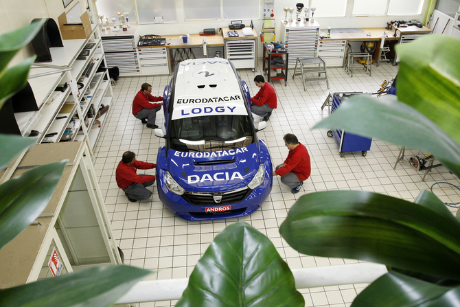 Dacia unveil MPV race car