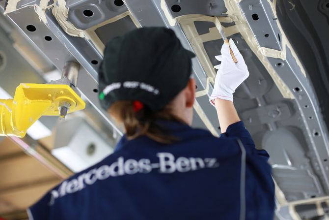 Mercedes On Track to be #1 Premium Auto Brand by 2020 Mercedes On Track to be #1 Premium Auto Brand by 2020