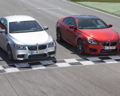 BMW frischt 5er auf und präsentiert M5 und M6 Competition Pakete