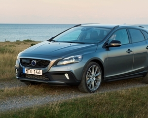 V40 Cross Country T3 Kinetic