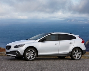 V40 Cross Country D4 VED Kinetic Geartronic