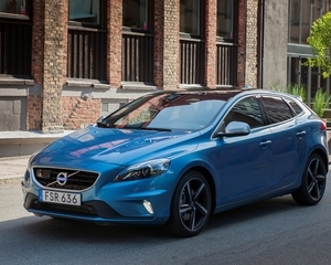 V40 T2 R-Design Momentum Geartronic