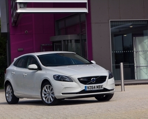 V40 D2 Momentum Eco