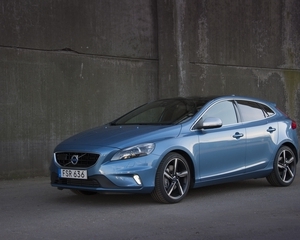 V40 D2 R-Design Geartronic