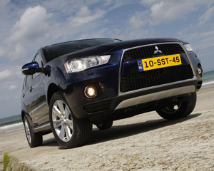 Outlander 2.2 DI-D Intense TC-SST